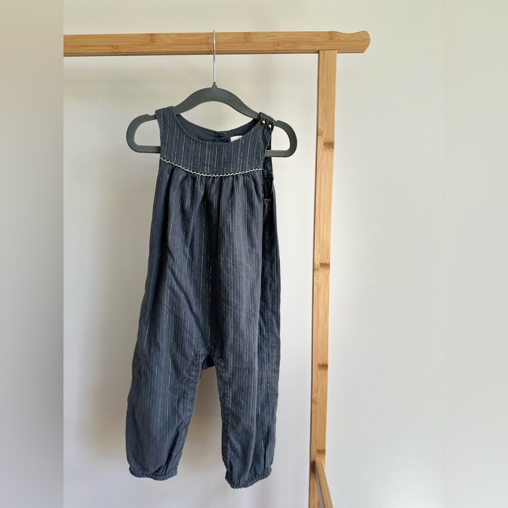 18-24 months baby Gap jumper. Button on bottom to change diaper easily.